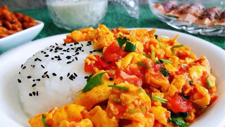 西红柿鸡蛋盖饭,西红柿和鸡蛋一起吃不但营养丰富口感也是一级棒