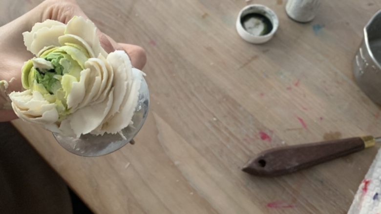 韩式裱花蛋糕制作,花瓣分别裱五组
