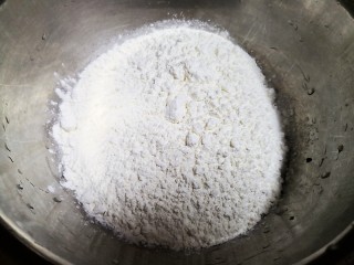 红糖红枣发糕,做蛋糕剩下的面粉150克。人多就多放。