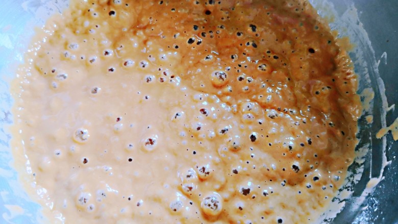 红糖红枣发糕,发酵好的面糊是这样的。