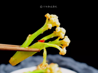 干锅花菜,如果有一个酒精锅子就完美了，味道越煮越香～