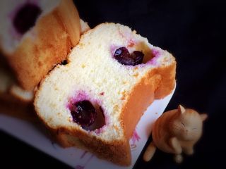 紫葡萄玉枕蛋糕,很有食欲，看看就想吃一口。