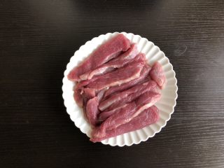 里脊肉干（孜然味）,切宽约1.5厘米的长条