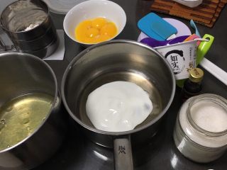 葡萄酸奶蛋糕,准备好全部材料，材料都要过秤。