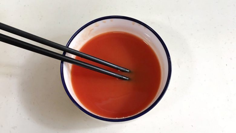 菠萝咕噜肉,用筷子搅拌均匀备用。