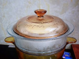 红豆双皮奶,放入烧开水的蒸锅，大火蒸15分钟，再焖5分钟再出锅