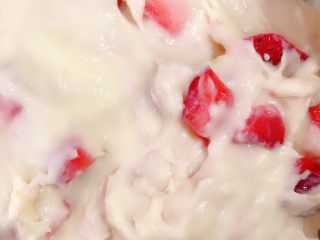 淡奶油草莓🍓玛芬,搅拌均匀