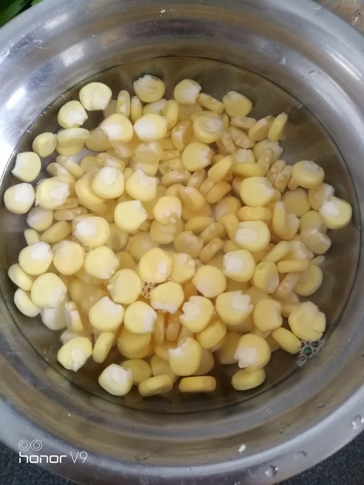 炒饭,玉米粒洗干净