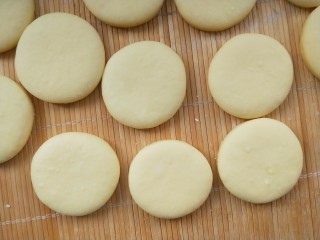 养胃山药饼,饼看起来圆润，变厚就是发酵好了。