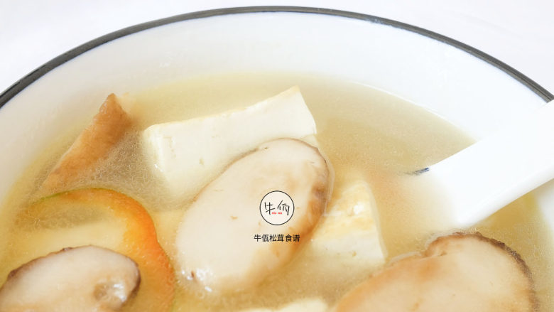 视频｜松茸豆腐汤｜牛佤松茸食谱