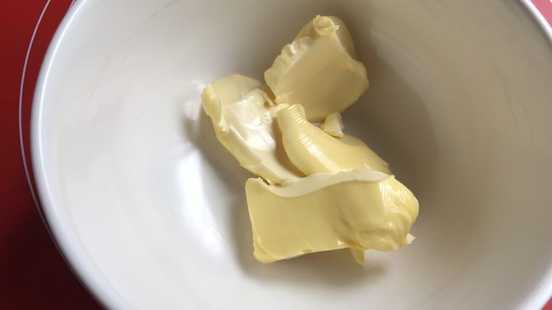 法式抹茶莎布雷酥球,无盐发酵黄油一定要软化到位，我的基本是膏状。