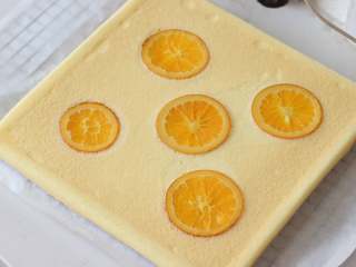 满满“一颗橙子”的香橙蛋糕卷,20. 撕掉油布~~铛铛铛~~美丽细腻的毛巾面出现啦


