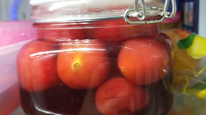开胃前菜🍅红酒小番茄,将小番茄放到密封罐中，冰箱冷藏保存。糖渍两天后食用风味更佳～