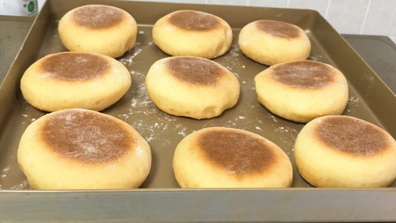 山药软饼,10分钟左右翻个面，烤完拿出冷却。
