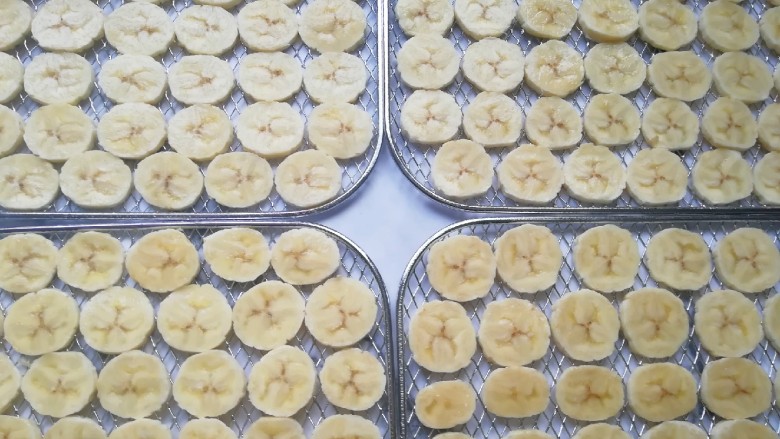 自制香蕉果干,四层烤网需要7根芝麻蕉。