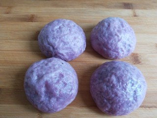紫薯馒头抱蛋,自己紫薯馒头4个，大的两个就可以。