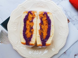 紫薯肉松三明治,成品图。