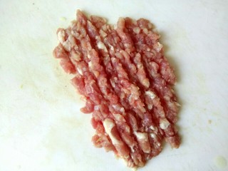 肉沫土豆丝,猪肉剁碎