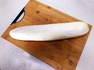 简单易做的美味泡菜   ,白萝卜削皮