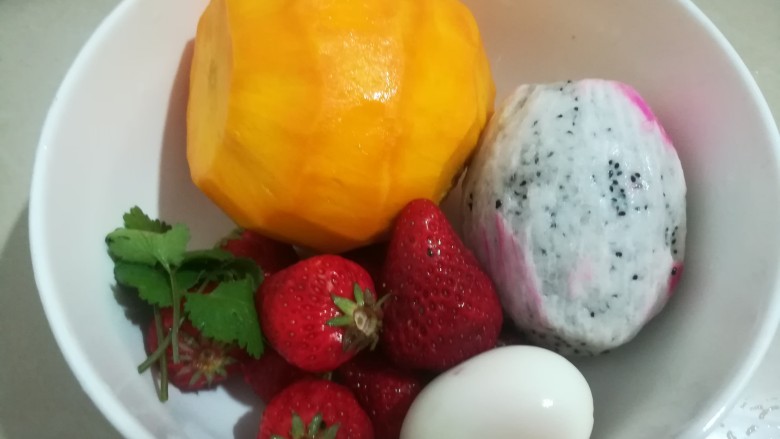 五彩斑斓水果沙拉,洗好水果