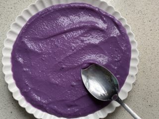 紫薯思慕雪,用勺子稍微抹一下