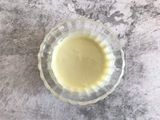 酸奶溶豆,搅拌均匀无颗粒备用