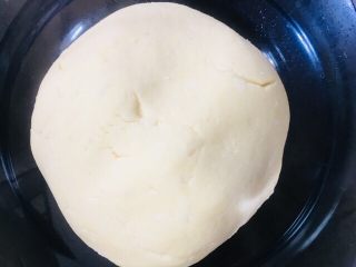 土豆饼,用手揉成光滑的面团