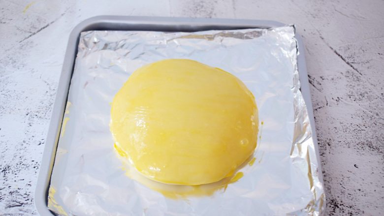 芝士榴莲饼,取出表面刷一遍全蛋液