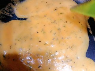 蛋黄焗土豆,炒蛋黄酱，要中小火，不然容易糊