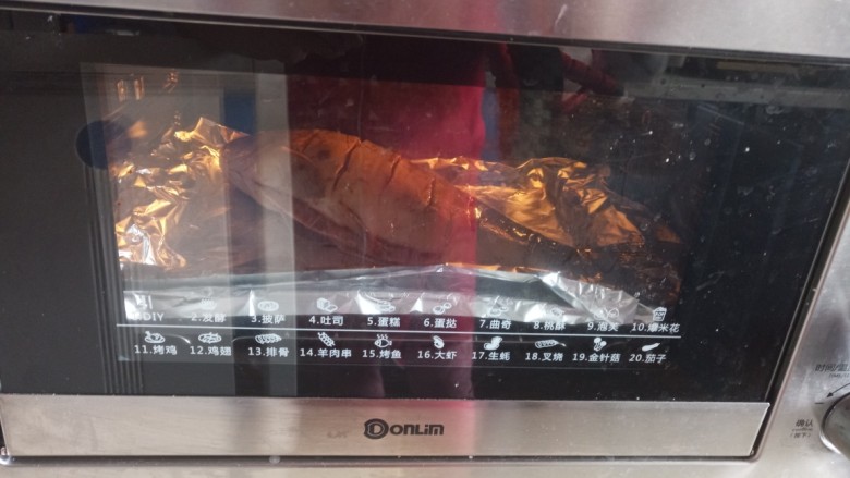 家常蒜香香辣烤鱼,烤箱 220度预热，放入烤箱220度烤20分钟