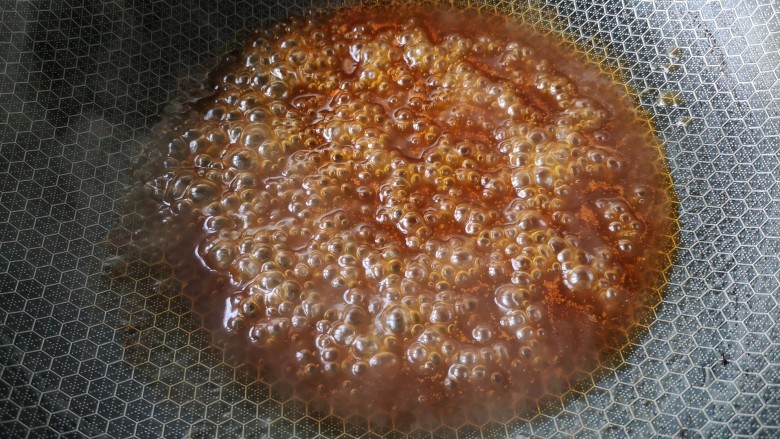 茄汁灯笼茄子,煮至浓稠，收汁关火。