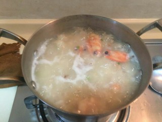 超鲜虾鱼片粥,让鲜味慢慢进入粥中