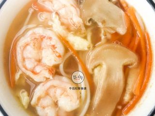 视频｜鲜虾松茸菌菇汤｜牛佤松茸食谱