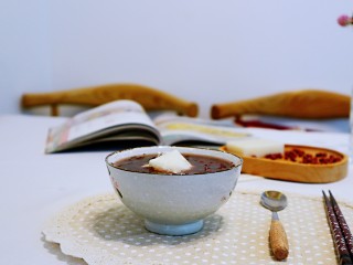 红豆年糕汤,一碗暖暖的红豆汤，一本书，一个美好的下午。