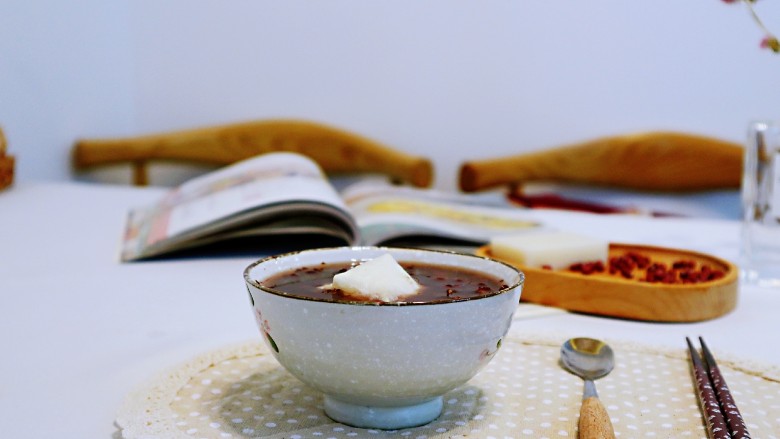 红豆年糕汤,一碗暖暖的红豆汤，一本书，一个美好的下午。