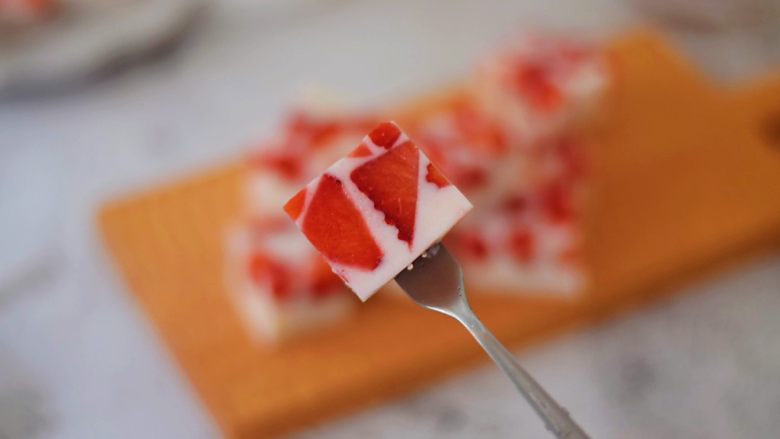 酸奶草莓冻,图三