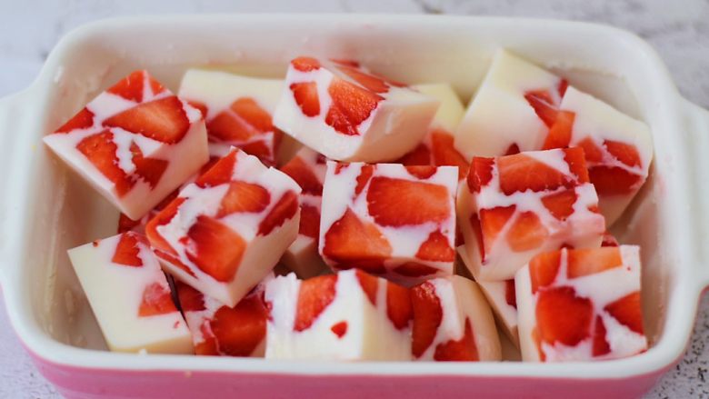 酸奶草莓冻,成品图