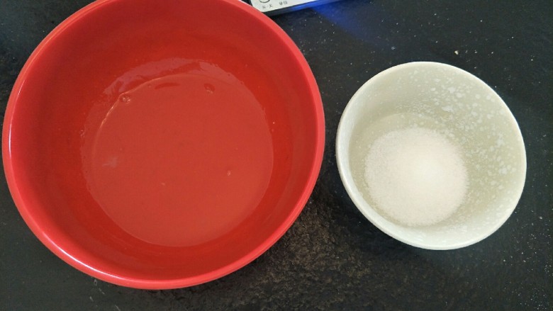 简易6寸戚风蛋糕(2蛋),打发蛋清18g细砂糖两个蛋白