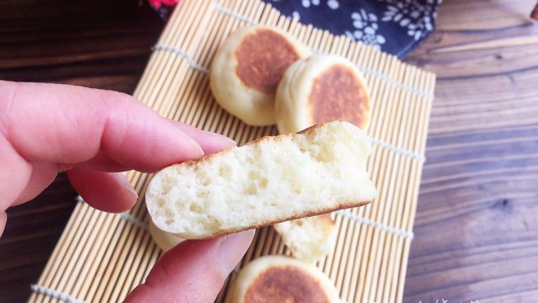 山药发面饼,香甜喧软的小饼出锅啦。