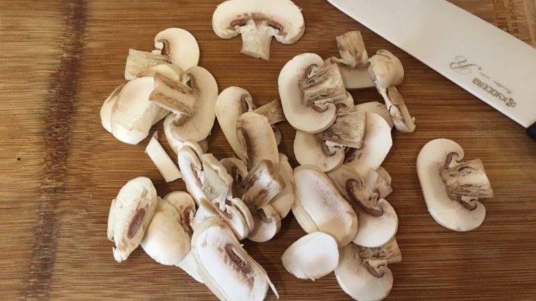 蒙德纳炒野菇,蘑菇切片