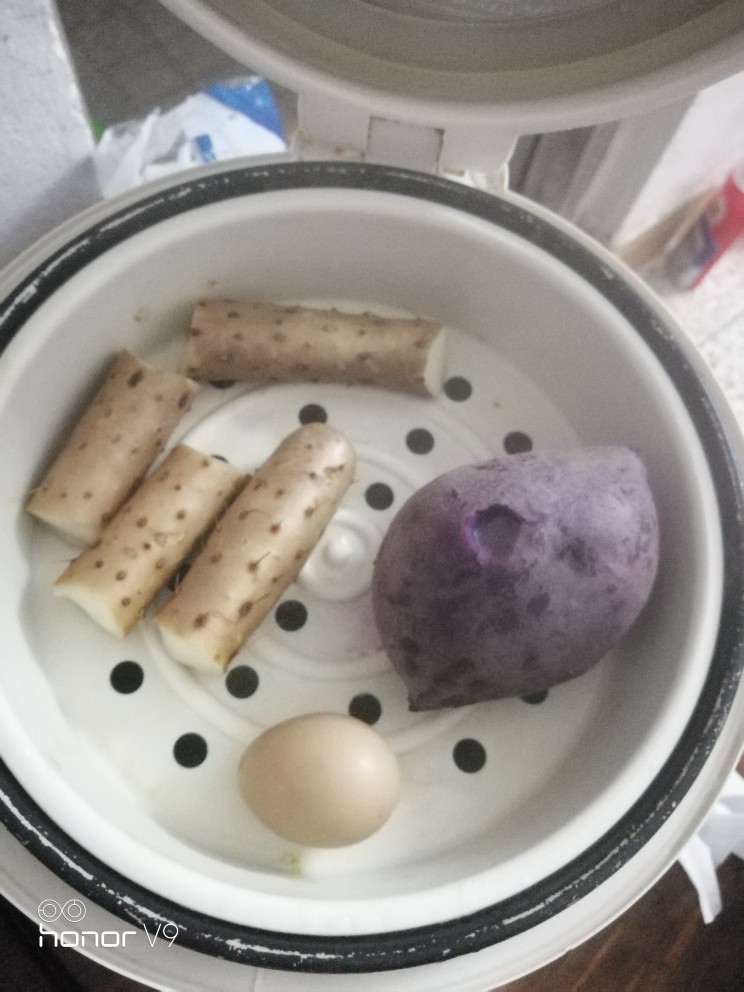 山药紫薯素饼,蒸熟
