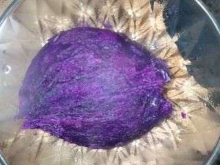 山药紫薯素饼,紫薯去皮