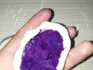山药紫薯素饼,中间下紫薯泥