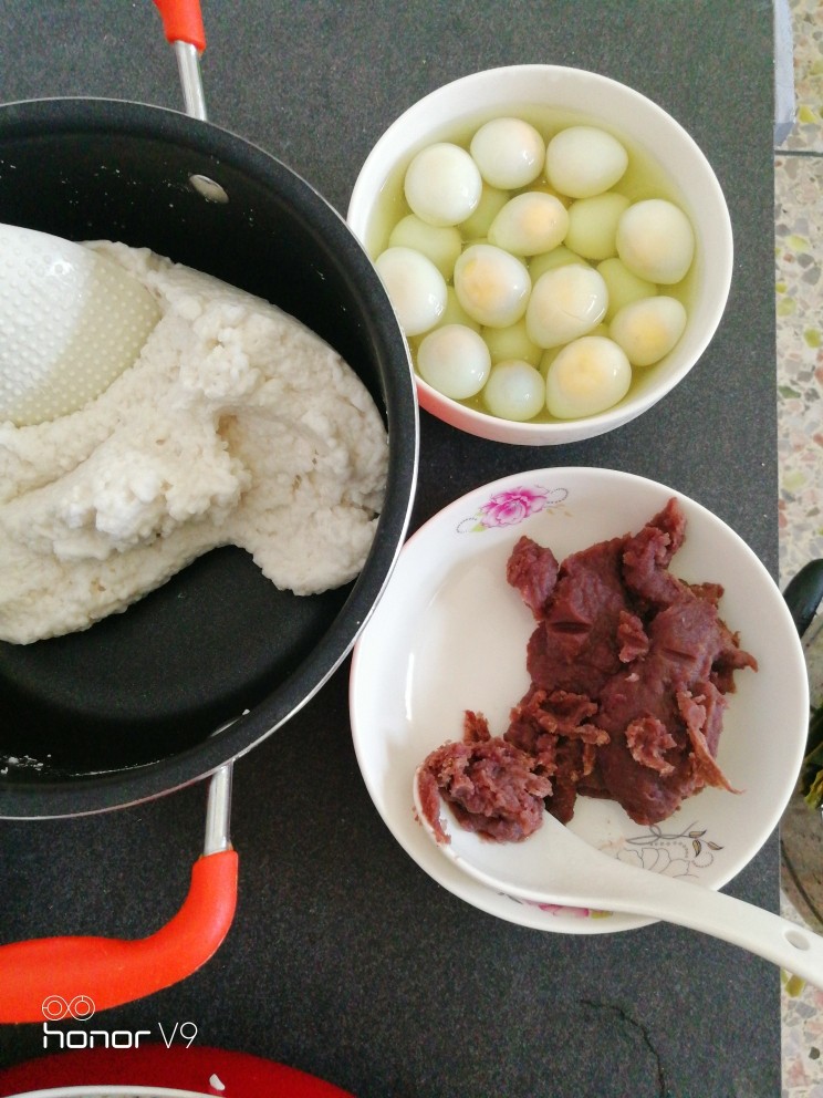 粽情一夏,甜粽子材料，西米，红豆沙，鹌鹑蛋。