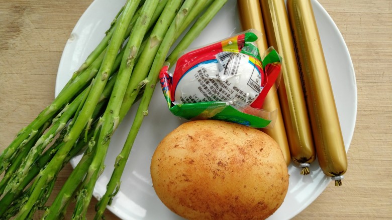咸蛋芦笋火腿焗土豆,准备材料