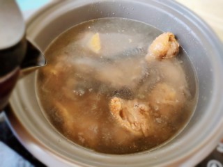 榴莲炖鸡,之后加水，注意用冷水，量要多。