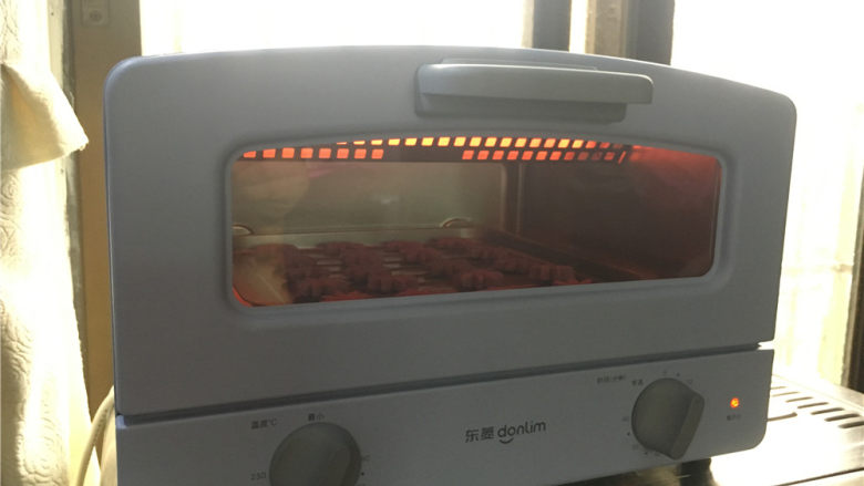 奶香花朵饼干,烘烤：180度 上下火15分钟（烤5分钟后盖锡纸）