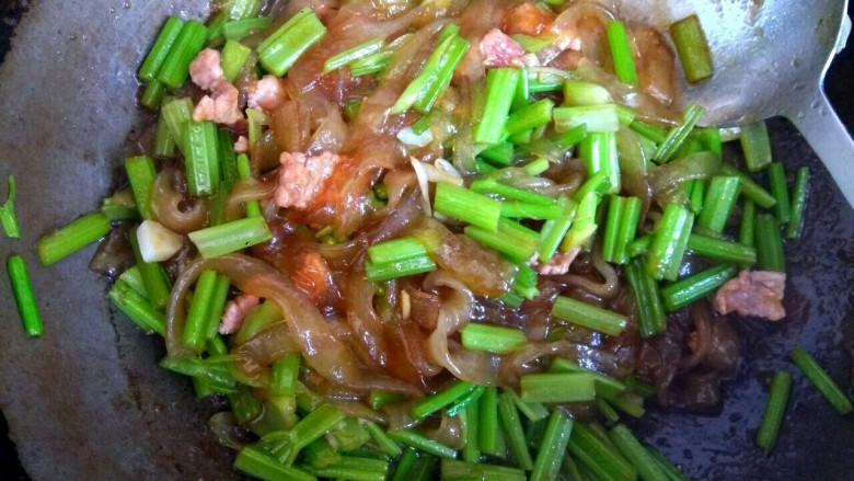 芹菜猪肉炒粉条图片