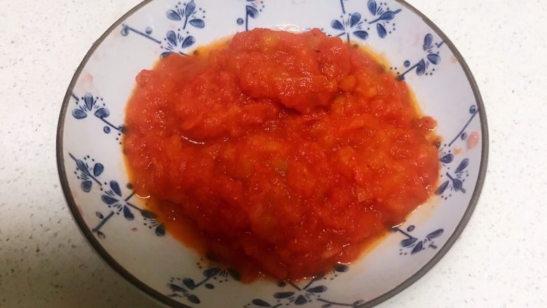 美味养生汤   果蔬排骨汤,把炒好的番茄酱盛出来备用
