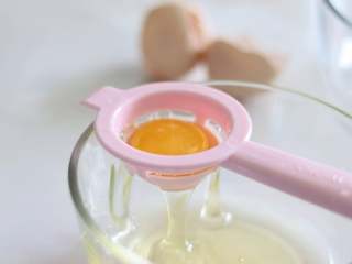 金镶银(黄金炒饭),鸡蛋需要分蛋，蛋清的容器需要无水无油。

